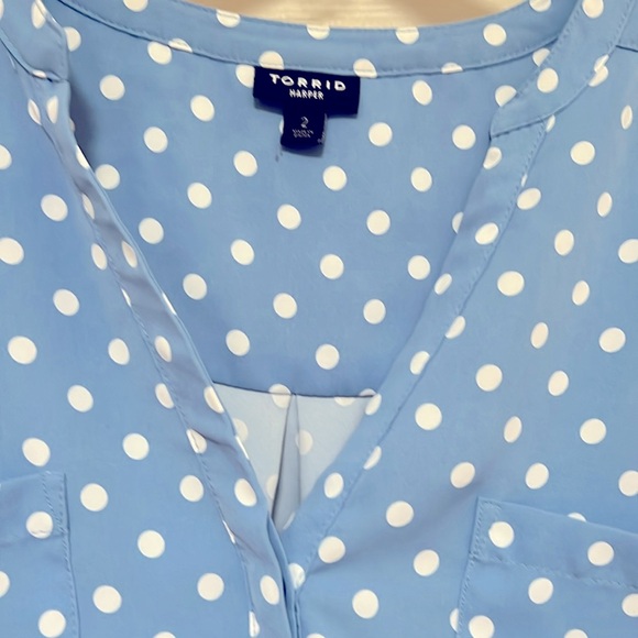 Torrid Short Sleeve Blouse Soft Blue white dots Front Pockets - Picture 3 of 6